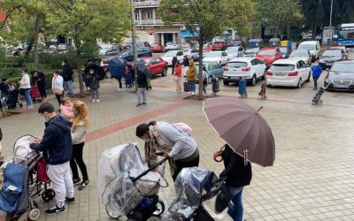 Modelos, periodistas, azafatas, presentadores de televisión, famosos y autónomos se unen a las colas del hambre